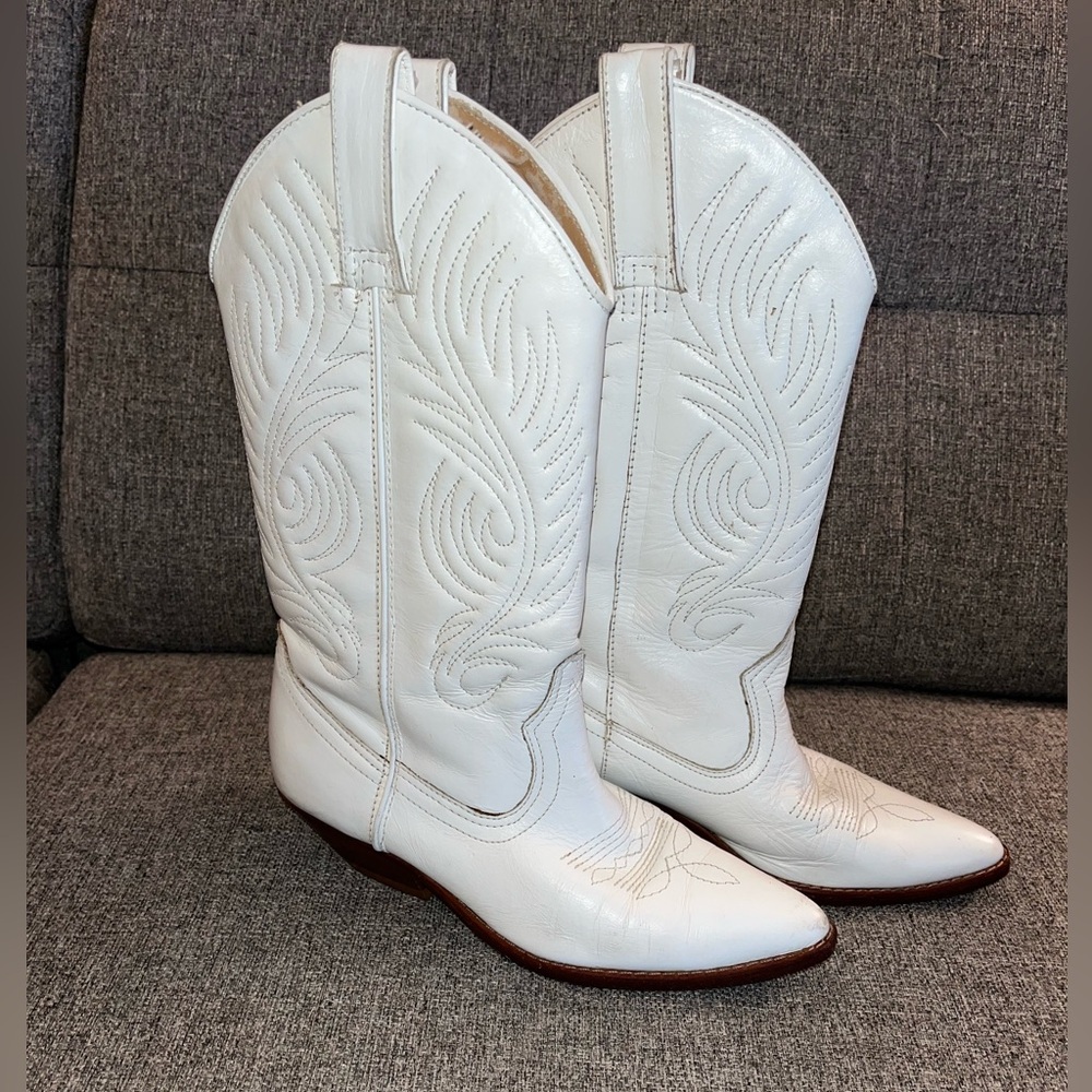 6.5 Vintage Brazilian Leather White Cowboy Boots 🤠